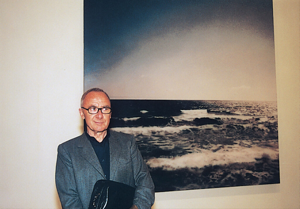 Gerhard Richter z obrazem morza
